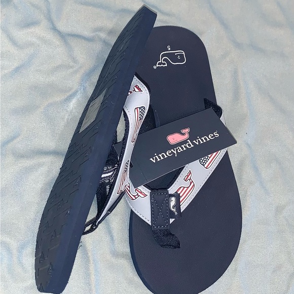 NEW VINEYARD VINES whale flip flops sandals boys size 5 - Picture 3 of 8
